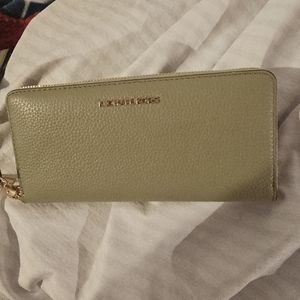 Michael Kors Wallet (NWT)